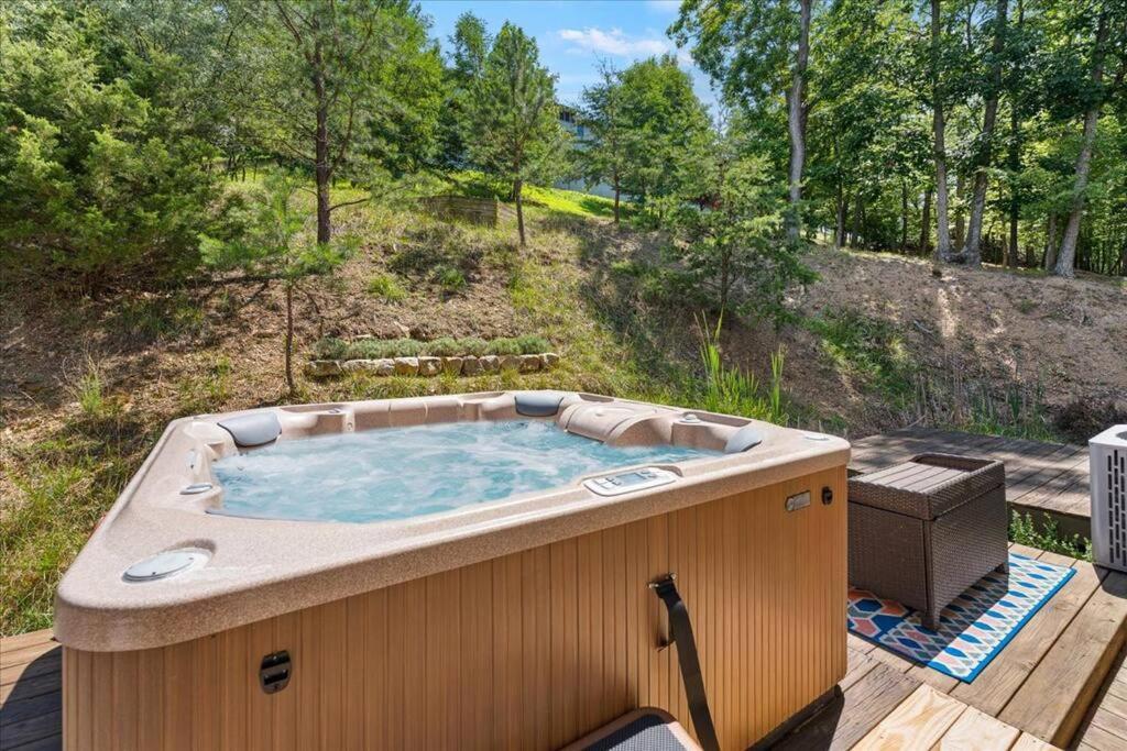 Hottub - In Resort - Enchanted Slopes By Zen Living Short Term Rental McGaheysville Exterior foto